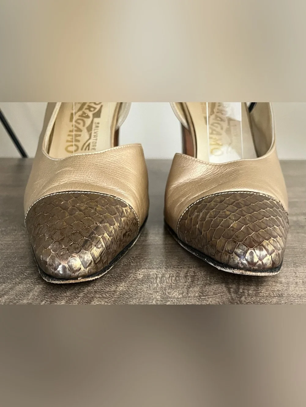 Salvatore Ferragamo Gold Tone Leather Slingback Heels Shoes Size 8 - Picture 5 of 16